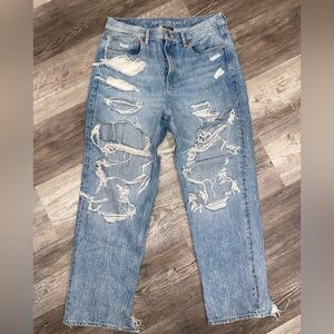 AE Ripped 90’s Boyfriend Jean